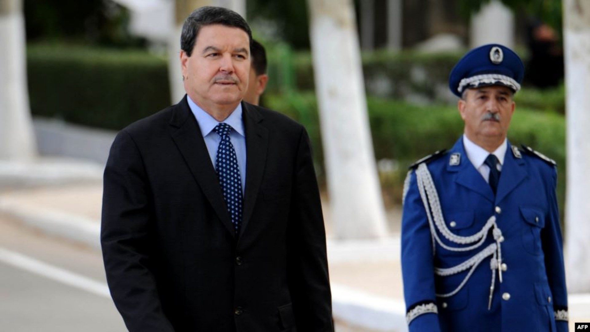 هل صحيح أنه تم الإفراج عن ابناء اللواء هامل من سجن الحراش؟